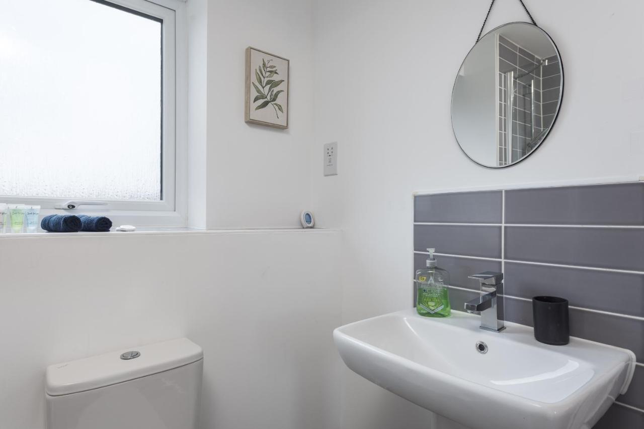Two Bedroom Apartment - Milton Keynes By Aryas Properties Broughton  Bagian luar foto