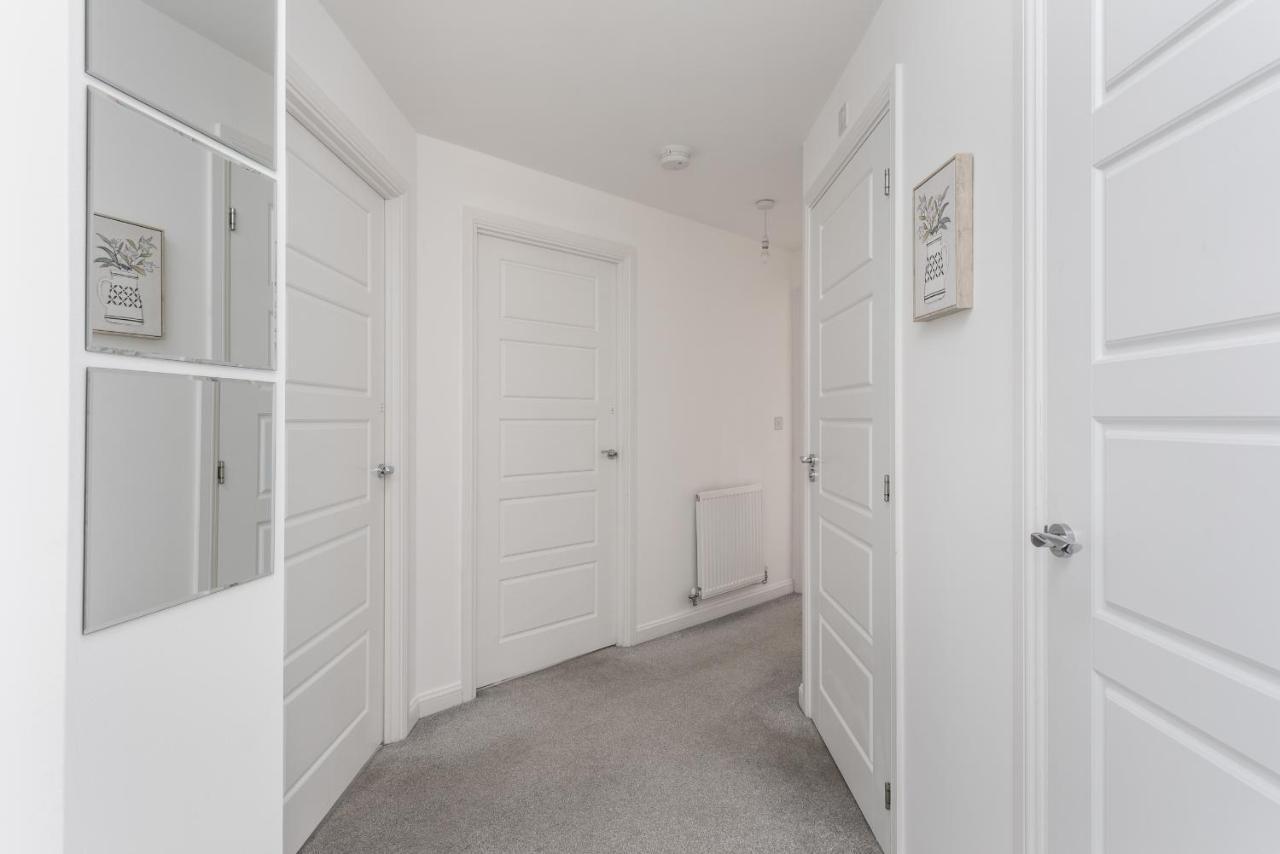 Two Bedroom Apartment - Milton Keynes By Aryas Properties Broughton  Bagian luar foto
